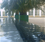 Der Brunnenplatz, im Hintergrund die Wandelhalle